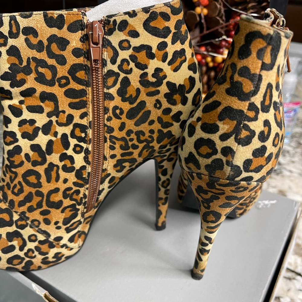 Leopard print booties/heels with a round tie